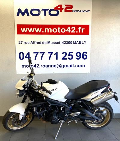 TRIUMPH STREET TRIPLE 675 R