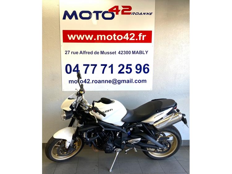 TRIUMPH STREET TRIPLE 675 R